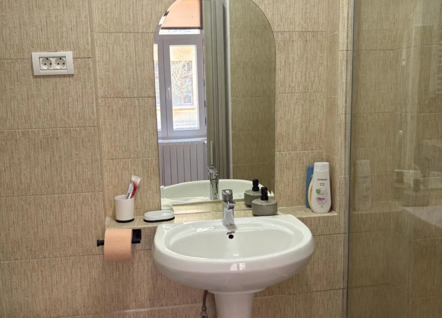 Garsoniera Langa Palatul Parlamentului Apartman Bukarest